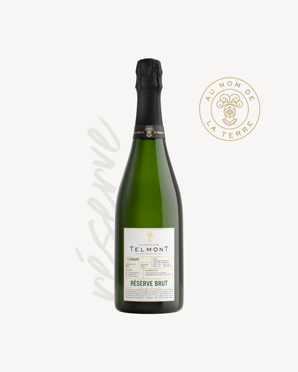 Packshot of a champagne bottle Reserve Brut