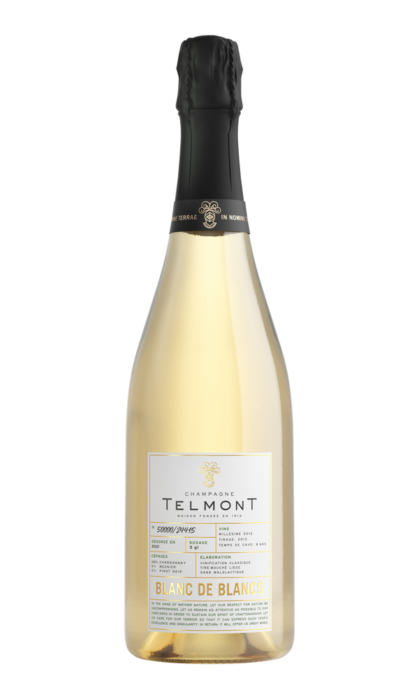 Packshot of a champagne bottle Blanc de Blancs on transparent background